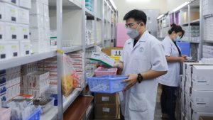 Phòng khám cần thiết lập danh sách nhà cung cấp và kiểm tra hóa đơn kịp thời đúng quy định