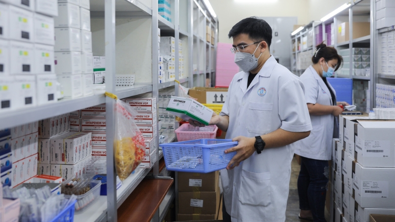Phòng khám cần thiết lập danh sách nhà cung cấp và kiểm tra hóa đơn kịp thời đúng quy định